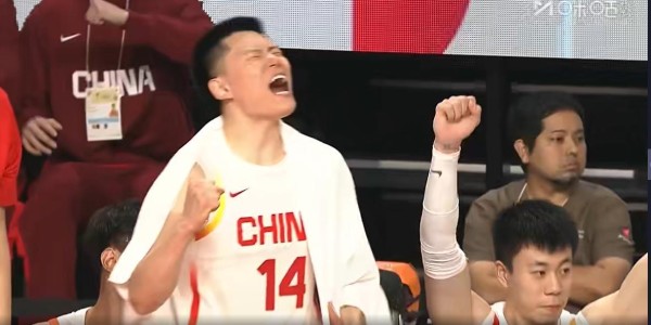 开云体育官网-男篮1人被赞：很像黑人球员，弹速快，身体壮，会卡位，拼抢积极