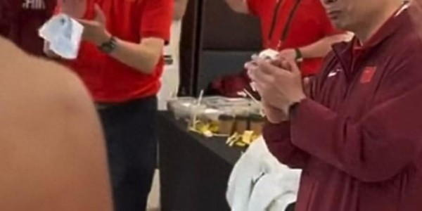 开云体育官网-男篮1人被赞：很像黑人球员，弹速快，身体壮，会卡位，拼抢积极